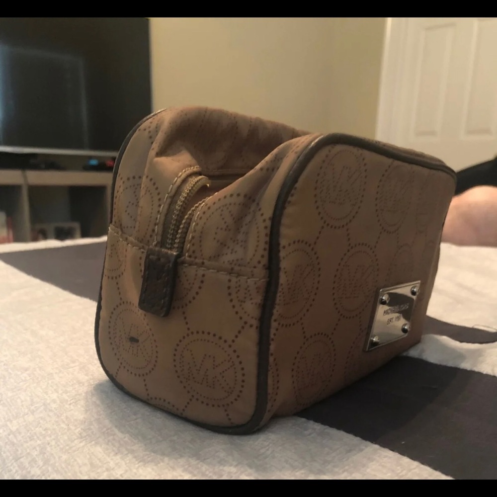Michael kors cosmetic Bag